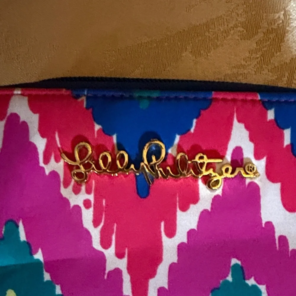 Lilly Pulitzer Vibrant Chevron Zip Wallet in Pink, Blue, Green & Yellow - Picture 2 of 9